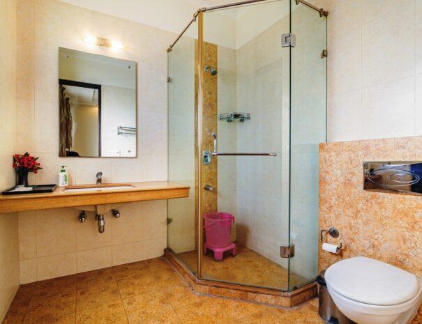 10/10, J Block, DLF Phase-2, MG Road — image 1