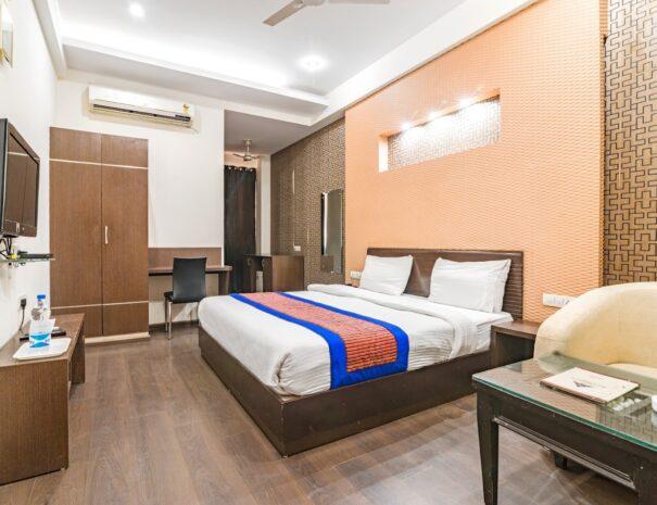 527, Sushant Lok Phase 1 — image 2