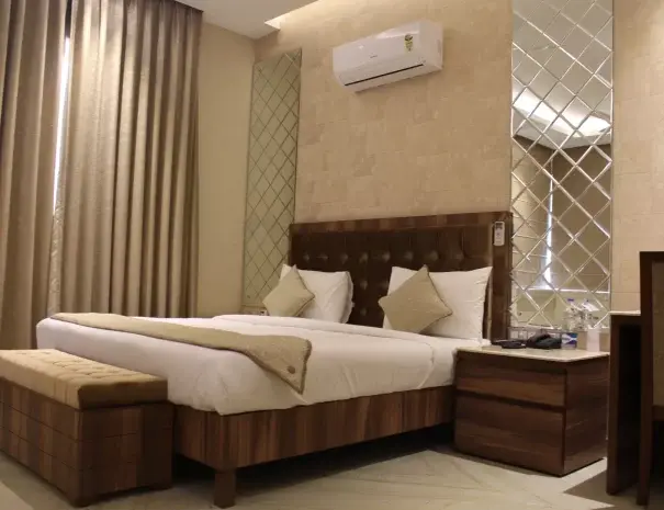 Plot No. A-69, Sushant Lok Phase-1, Near MG Road Metro Station — image 3