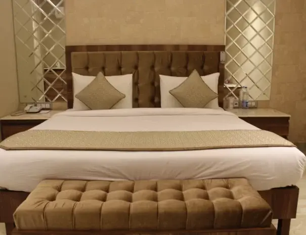 Plot No. A-69, Sushant Lok Phase-1, Near MG Road Metro Station — image 7